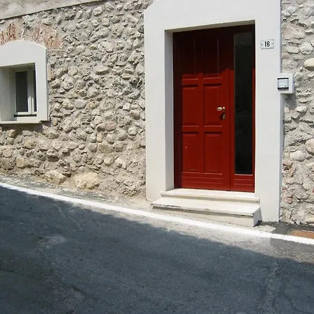 Antiche Mura Oda ve Kahvaltı Puegnago